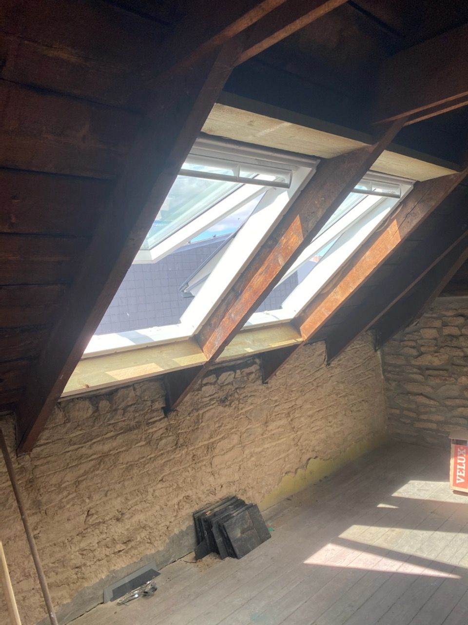 Pose de verrière double Velux dans une maison du Finistère nord