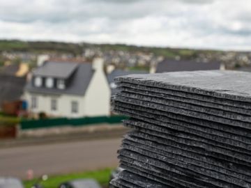 Petit jeu du jour 👀

Photo prise depuis l’un de nos chantiers… Arriverez-vous à deviner dans quelle ville nous sommes ? ⚒️

#finistere #ardoise #chantier