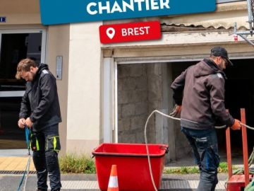 Avant de rénover une toiture… encore faut-il monter tout le matériel à 28 mètres de haut !

Kevin, Fred et Timothé viennent de démarrer un nouveau chantier à...